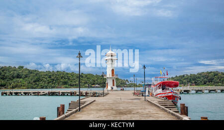 Thailand, Trat Province, Koh Chang Island in the Gulf of Thailand, lighthouse and pier at Bangbao fishing village Stock Photo