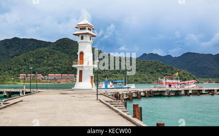 Thailand, Trat Province, Koh Chang Island in the Gulf of Thailand, lighthouse and pier at Bangbao fishing village Stock Photo