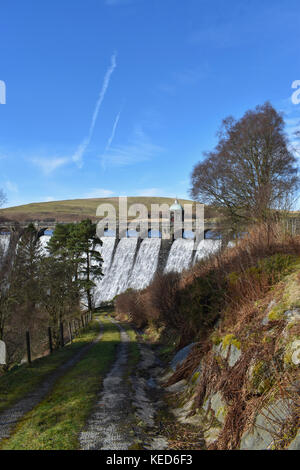 The Craig Goch dam between Craig Goch Reservoir and Penygarreg Reservoir with Esgair Cywion in the background Stock Photo