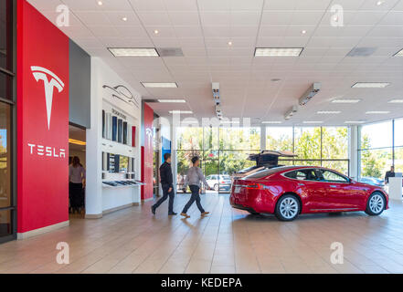 Tesla Palo Alto showroom with Tesla Model S and Model X on 4180 El Camino Real Stock Photo