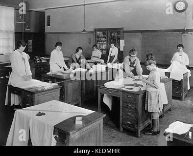 Girl Scouts War Sewing with American Red Cross,Washington DC,USA,Harris & Ewing,1917 Stock Photo