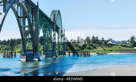 Yaquina Bay Bridge, U.S. Highway 101, Pacific Coast Scenic Byway, near Newport, Oregon.  Oregon Central Coast, beaches, bays, bars, family fun, winter Stock Photo
