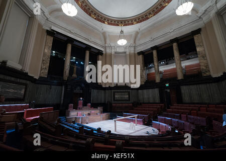 London, UK. 20th Oct, 2017. The stage for Witness for the Prosecution by Agatha Christie directed by Lucy Bailey in the London County Hall in London. Photo date: Friday, October 20, 2017. Photo credit should read Credit: Roger Garfield/Alamy Live News