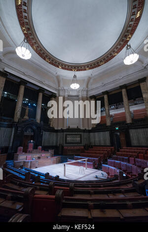 London, UK. 20th Oct, 2017. The stage for Witness for the Prosecution by Agatha Christie directed by Lucy Bailey in the London County Hall in London. Photo date: Friday, October 20, 2017. Photo credit should read Credit: Roger Garfield/Alamy Live News