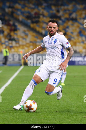 Kiev, Ukraine. 19th Oct, 2017. Junior Moraes Of Fc Dynamo Kyiv (r 