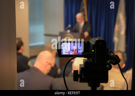 Austin, USA. 20th Oct, 2017. Video monitor on news crew's video camera shows U.S. Attorney General Jeff Sessions speaking to U.S. attorneys on the Trump administration's immigration policy during a visit to Austin, Texas. Credit: Bob Daemmrich/Alamy Live News Stock Photo