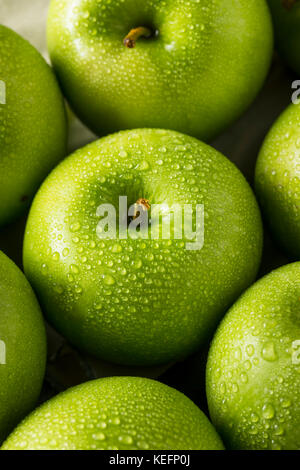 Raw Green Organic Granny Smith Apples Ready to Eat Stock Photo - Alamy