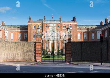 Roehampton House, part of Queen Mary’s Place, Roehampton Lane, Roehampton, London, England, UK Stock Photo