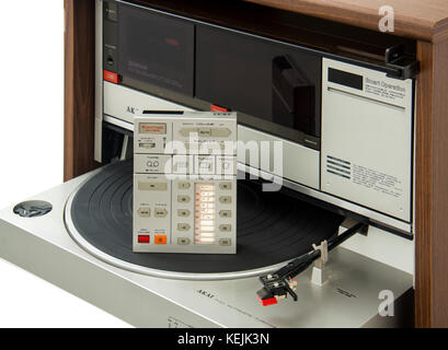 Vintage early 1980's Akai FD-3L Composite Hi-Fi Music System with front-loading automatic turntable, tuner, cassette player and remote control