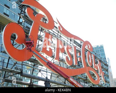 New York, USA. 20th Oct, 2017. A giant commercial for Pepsi Cola which is under construction can be seen in New York, US, 20 October 2017. Credit: Johannes Schmitt-Tegge/dpa/Alamy Live News Stock Photo