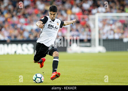 Valencia, Spain. 21st Oct, 2017. 18 Carlos Soler of Valencia CF during spanish La Liga match between Valencia CF vs Sevilla CF at Mestalla Stadium on October 21, 2017. Credit: Gtres Información más Comuniación on line, S.L./Alamy Live News Stock Photo