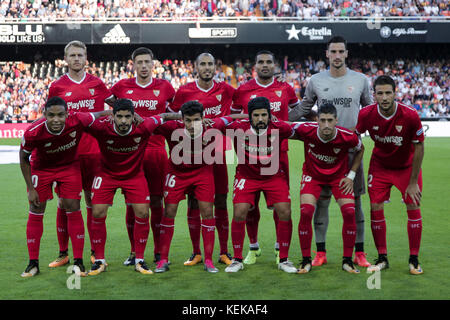 Valencia, Spain. 21st Oct, 2017. Sevilla cf lines ups during spanish La Liga match between Valencia CF vs Sevilla CF at Mestalla Stadium on October 21, 2017. Credit: Gtres Información más Comuniación on line, S.L./Alamy Live News Stock Photo