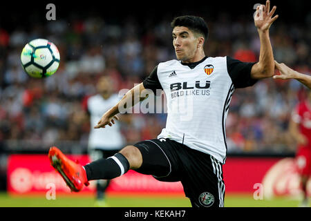 Valencia, Spain. 21st Oct, 2017. 18 Carlos Soler of Valencia CF during spanish La Liga match between Valencia CF vs Sevilla CF at Mestalla Stadium on October 21, 2017. Credit: Gtres Información más Comuniación on line, S.L./Alamy Live News Stock Photo