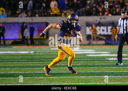 October 21, 2017 - Berkeley, California, U.S - Cal RB Patrick Laird in the open field  in NCAA football action at UC Berkeley, California Memorial Stadium, featuring the Arizona Wildcats visiting the California Golden Bears. Arizona won the game 45-44 (Credit Image: © Seth Riskin via ZUMA Wire) Stock Photo