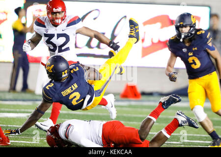 October 21, 2017 - Berkeley, California, U.S - Cal WR Jordan Duncan gets spun around after a catch  in NCAA football action at UC Berkeley, California Memorial Stadium, featuring the Arizona Wildcats visiting the California Golden Bears. Arizona won the game 45-44 (Credit Image: © Seth Riskin via ZUMA Wire) Stock Photo