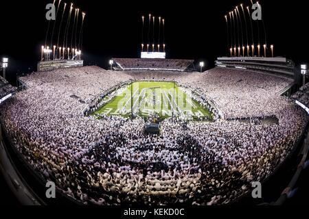 University Park, Pennsylvania, USA. 21st Oct, 2017. October 21, 2017: Fireworks during a white out prior to the NCAA football game between the Michigan Wolverines and the Penn State Nittany Lions at Beaver Stadium in University Park, Pennsylvania. Credit: Scott Taetsch/ZUMA Wire/Alamy Live News Stock Photo