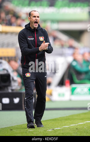Moenchengladbach, Germany. 21st Oct, 2017. Leverkusen's coach Heiko Herrlich gesticulates at the side lines during the German Bundesliga soccer match between Borussia Moenchengladbach and Bayer Leverkusen at the Borussia-Park arena in Moenchengladbach, Germany, 21 October 2017. Credit: Marius Becker/dpa/Alamy Live News Stock Photo
