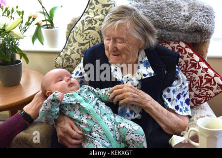 102 year old great grandmother meeting her great grandchild for the first time. centenarian 100 years old year young an old Stock Photo