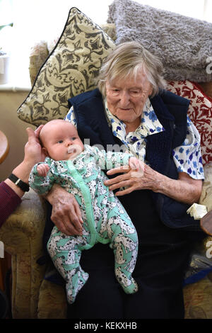 102 year old great grandmother meeting her great grandchild for the first time. centenarian 100 years old year young an old Stock Photo