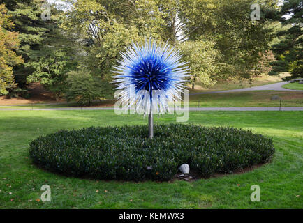 Sapphire Star, 2010, by Dale Chihuly. Blown glass and steel, Stock Photo