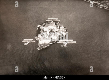 Formation of three bombers overflying Isola Bella, Lake Maggiore (Italy - 1930) Stock Photo