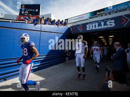 File:US Navy 090320-N-7730P-036 Retired Buffalo Bills wide receiver Andre  Reed and other