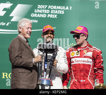 Austin, Texas, USA. 22nd Oct, 2017. Former 42nd President of the United States BILL CLINTON presenting the trophy to the winner #44 LEWIS HAMILTON driver for Mercedes AMG Petronas F1 Team. Credit: Hoss Mcbain/ZUMA Wire/Alamy Live News Stock Photo