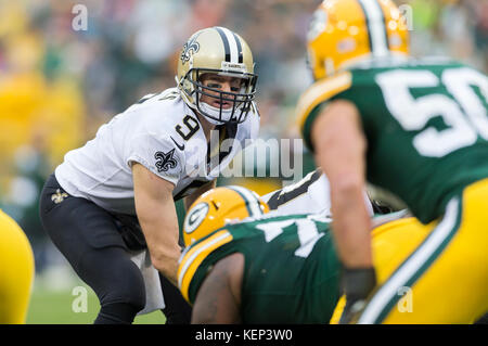 Green Bay, WI, USA. 22nd Oct, 2017. New Orleans Saints quarterback Drew Brees #9 during the NFL Football game between the New Orleans Saints and the Green Bay Packers at Lambeau Field in Green Bay, WI. New Orleans defeated Green Bay 26-17. John Fisher/CSM/Alamy Live News Stock Photo