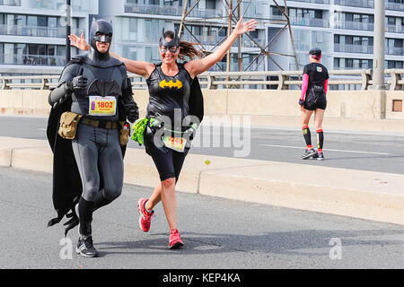 Toronto, Canada. 22nd October 2017. Runners are taking part in the Scotiabank Toronto Waterfront Marathon competition Credit: Anatoliy Cherkasov/Alamy Live News Stock Photo