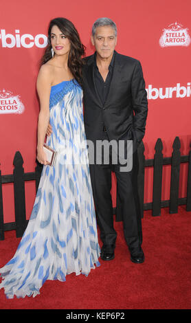 Los Angeles, California, USA. 22nd Oct, 2017. October 22th 2017 - Los Angeles, California USA - Director/Producer/Screenwriter/Actor GEORGE CLOONEY, wife AMAI CLOONEY at the ''Suburbicon'' Premiere held at the Regency Theater, Westwood, Los Angeles CA. Credit: Paul Fenton/ZUMA Wire/Alamy Live News Stock Photo