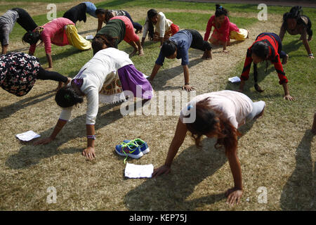 Lalitpur, Nepal. 23rd Oct, 2017. Nepalese women perform pushups during a training exercise for the selection of temporary cops for the upcoming provincial and parliamentary elections in Lalitpur, Nepal on Monday, October 23, 2017. The government of Nepal is recruiting 98, 168 temporary police for the upcoming elections. Credit: Skanda Gautam/ZUMA Wire/Alamy Live News Stock Photo