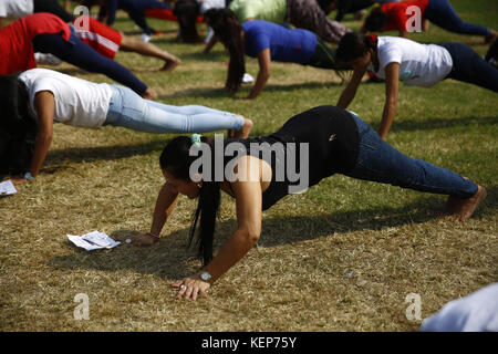 Lalitpur, Nepal. 23rd Oct, 2017. Nepalese women perform pushups during a training exercise for the selection of temporary cops for the upcoming provincial and parliamentary elections in Lalitpur, Nepal on Monday, October 23, 2017. The government of Nepal is recruiting 98, 168 temporary police for the upcoming elections. Credit: Skanda Gautam/ZUMA Wire/Alamy Live News Stock Photo