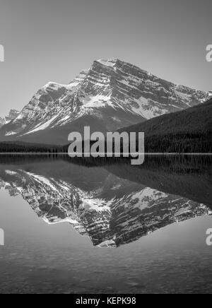 Mountains along the Icefields Parkway, Banff National Park. Stock Photo