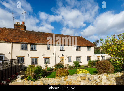 Charming country cottages with leaded light windows and wooden front door in Shalford, a village near Guildford, Surrey, southeast England Stock Photo