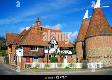 Oast houses and cottage, Heaverham, Kent, England, United Kingdom Stock Photo