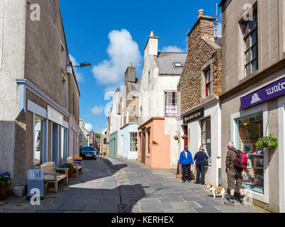 Shops on Victoria Street in the town centre, Stromness, Mainland, Orkney, Scotland, UK Stock Photo