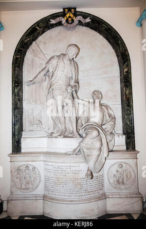 England, London, Southwark, Guys Hospital, Guys Hospital Chapel, Grave and Memorial Statue of Thomas Guy, Founder of Guys Hospital Stock Photo