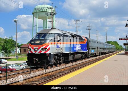 An outbound Metra train transporting commuters from Chicago arriving at the suburban Bartlett, Illinois train station. USA. Stock Photo