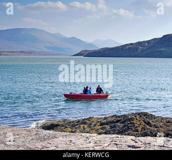 Cape Wrath ferry, Keoldale, Kyle of Durness, Sutherland, passengers returning with ferryman. Beinn Spionnaidh and Foinaven in view in the distance. Stock Photo