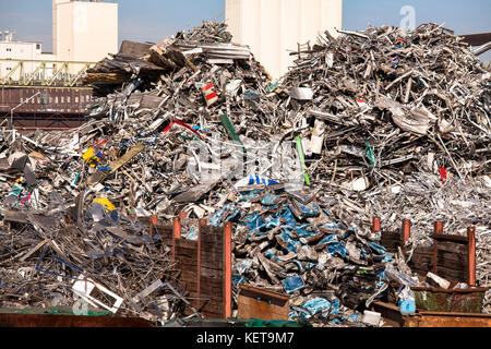 Germany, Cologne, scrap yard with old metal in the district Deutz.  Deutschland, Koeln, Schrottplatz mit Altmetall im Stadtteil Deutz. Stock Photo