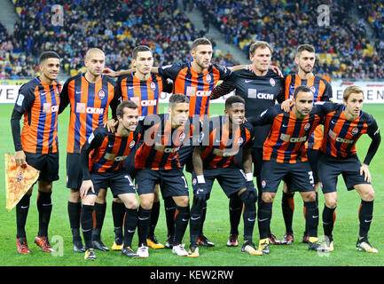 Kiev, Ukraine. 22nd October, 2017. Shakhtar Donetsk players pose for a group photo before Ukrainian Premier League game against FC Dynamo Kyiv at NSC Olympic stadium in Kyiv, Ukraine. Credit: Oleksandr Prykhodko/Alamy Live News Stock Photo