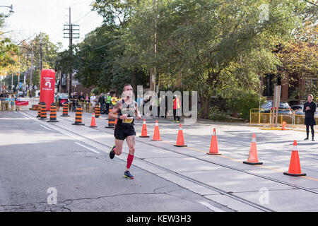 Toronto, Canada. 22nd Oct, 2017. Canadian marathon runner Eoin Craigie passing the 33km turnaround point at the 2017 Scotiabank Toronto Waterfront Marathon. He achieves the twenty-fifth place in the race. Credit: YL Images/Alamy Live News Stock Photo