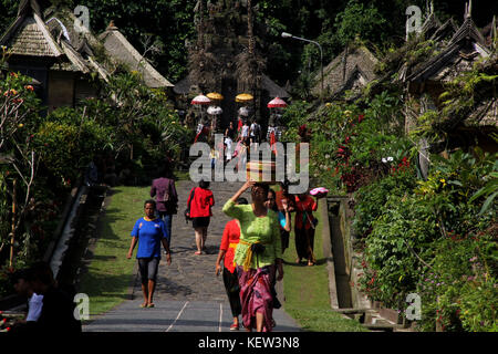 Bali, Indonesia. 23rd Oct, 2017. Hindu community activities in traditional village Penglipuran, Bangli Residence, Bali Island, Indonesia on Monday, October 23, 2017. In early November the Balinese Hindus will celebrate Galungan Day, the anniversary of the creation of the universe according to the calendar of the people of Bali. Credit: Arief setiadi/Alamy Live News Stock Photo