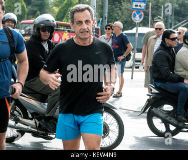 Athens, Greece. 23rd Oct, 2017. Former French President Nicolas Sarkozy is jogging in central Athens, Greece, 23 October 2017. Sarkozy accompanied his wife Carla Bruni, who started in Athens a world tour to promote her new album 'French Touch'.  ©Elias Verdi/Alamy Live News Stock Photo
