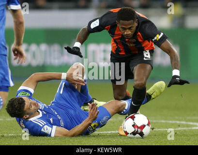 Soccer Football. 22nd Oct, 2017. Ukrainian Premier League Matchday 13 game - Dynamo Kyiv vs Shakhtar Donetsk - NSC Olimpiyskyi, Kiev, Ukraine ''“ October 22, 2017. Dynamo Kievs Moraes in action with Shakhtar Donetsk Fred. Credit: Anatolii Stepanov/ZUMA Wire/Alamy Live News Stock Photo