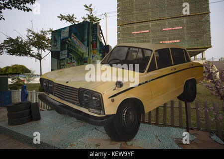 Changhun, China. 24th Oct, 2017.(EDITORIAL USE ONLY. CHINA OUT) .Creative sculptures made of auto parts can be seen at the Changchun International Car Park in Changchun, northeast China's Jilin Province. Credit: SIPA Asia/ZUMA Wire/Alamy Live News Stock Photo