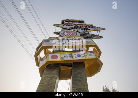 Changhun, China. 24th Oct, 2017.(EDITORIAL USE ONLY. CHINA OUT) .Creative sculptures made of auto parts can be seen at the Changchun International Car Park in Changchun, northeast China's Jilin Province. Credit: SIPA Asia/ZUMA Wire/Alamy Live News Stock Photo