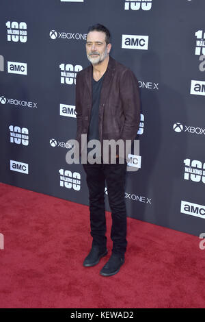 Jeffrey Dean Morgan attends AMC's 'The Walking Dead' Season 8 Premiere and the 100th Episode celebration at Greek Theatre on October 22, 2017 in Los Angeles, California. | Verwendung weltweit Stock Photo