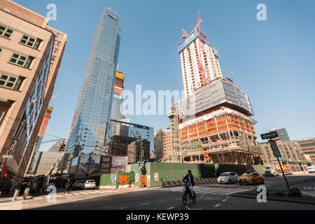 Construction in and around the Hudson Yards development, including Brookfield, Manhattan West, right, in New York on Wednesday, October 18, 2017.  (© Richard B. Levine) Stock Photo