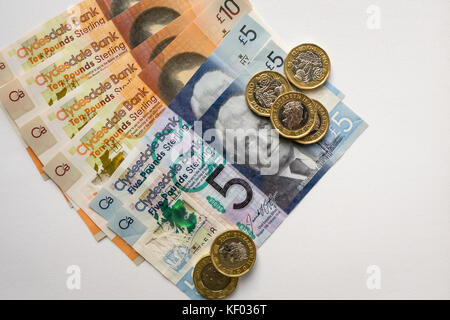New plastic polymer Clydesdale Bank Scottish ten £10, five pounds £5 banknotes and new hexagonal one pound £1 coins, on a plain white background Stock Photo